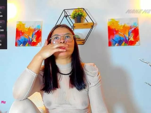 Discover our girls online shows and discover the company of countless livestreamers, with stunning shapes, sex toys and more.