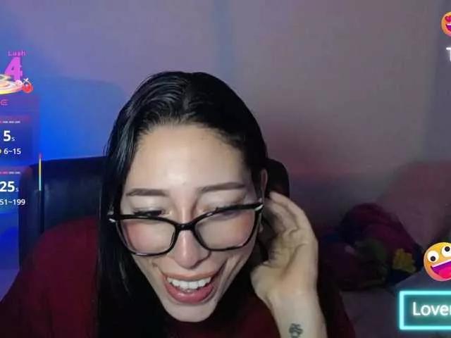 Discover our girls online shows and discover the company of countless livestreamers, with stunning shapes, sex toys and more.