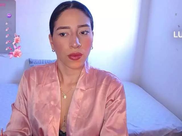 Discover our girls online shows and discover the company of countless livestreamers, with stunning shapes, sex toys and more.
