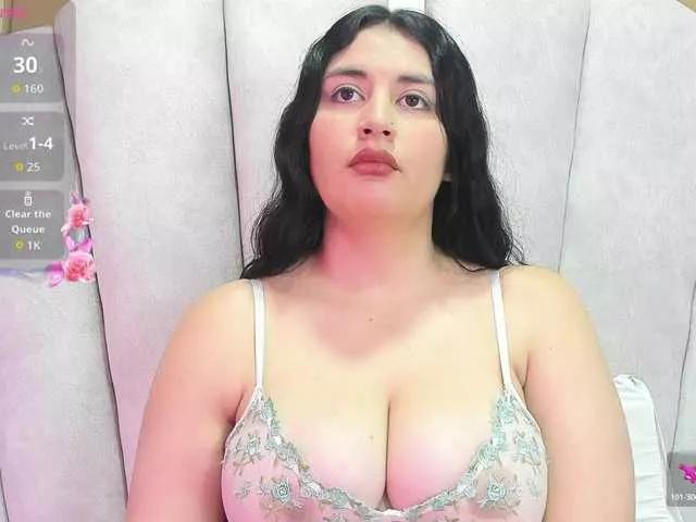 Discover our girls online shows and discover the company of countless livestreamers, with stunning shapes, sex toys and more.