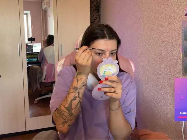 Discover our girls online shows and discover the company of countless livestreamers, with stunning shapes, sex toys and more.
