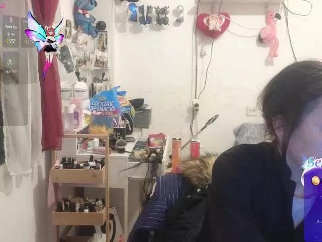 Discover our girls online shows and discover the company of countless livestreamers, with stunning shapes, sex toys and more.