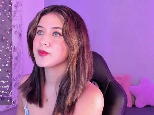 Discover our girls online shows and discover the company of countless livestreamers, with stunning shapes, sex toys and more.