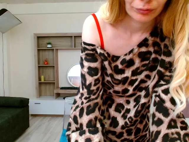 Discover our girls online shows and discover the company of countless livestreamers, with stunning shapes, sex toys and more.