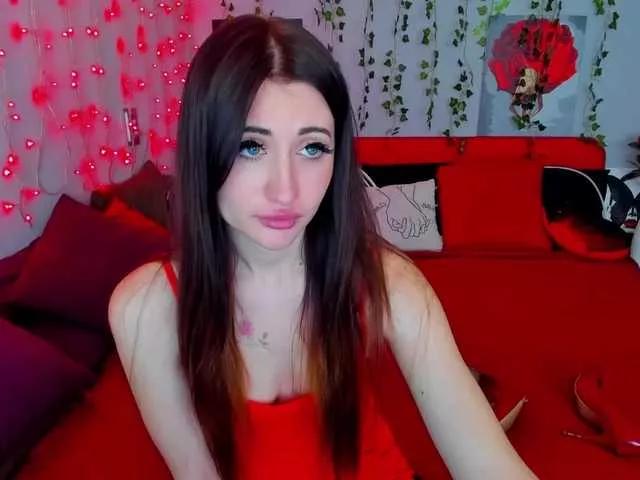 Discover our girls online shows and discover the company of countless livestreamers, with stunning shapes, sex toys and more.