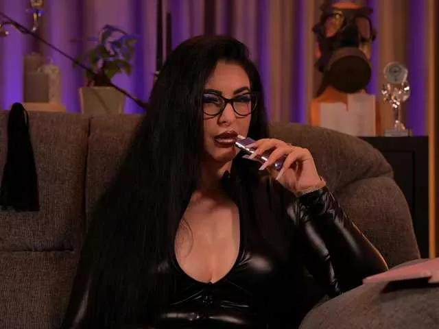 KellyKent from BongaCams