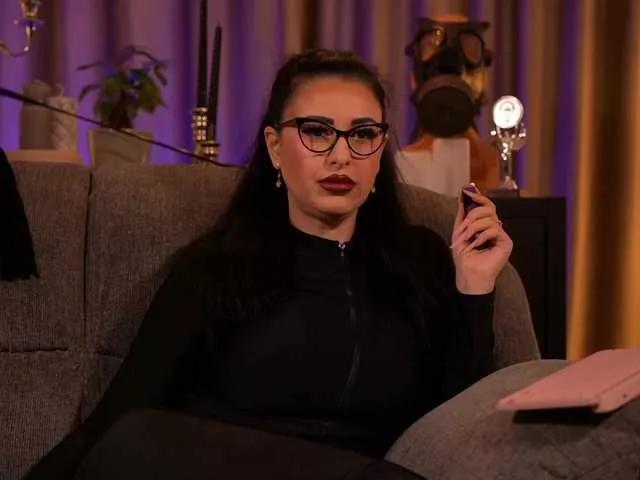 KellyKent from BongaCams