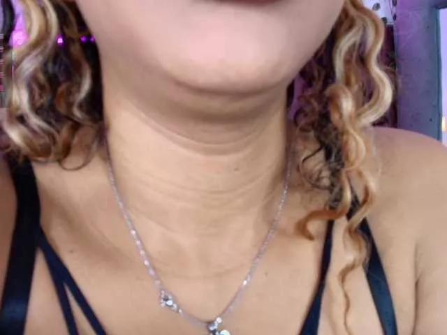 KimmySwettie from BongaCams