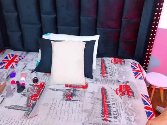 kinkyhousewifee from BongaCams