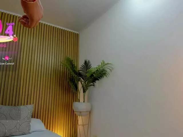 Discover our girls online shows and discover the company of countless livestreamers, with stunning shapes, sex toys and more.