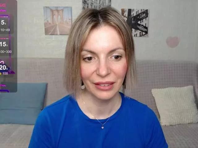 Discover our girls online shows and discover the company of countless livestreamers, with stunning shapes, sex toys and more.