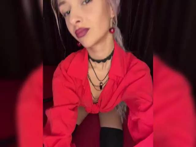 KiraWhite webcams show profile image 