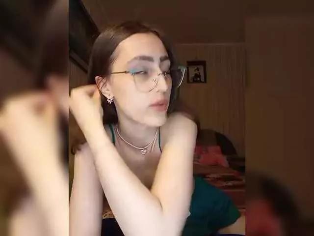 kiska-kira from BongaCams