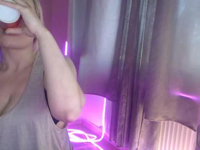 Kiss4foryou from BongaCams