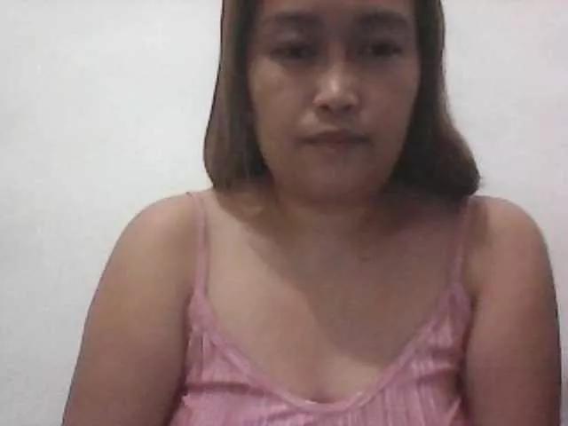 Kissmebabe143 from BongaCams