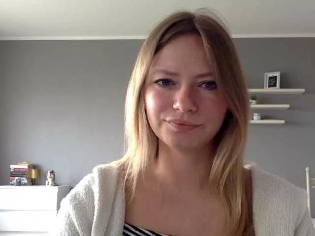 kissMillie from BongaCams