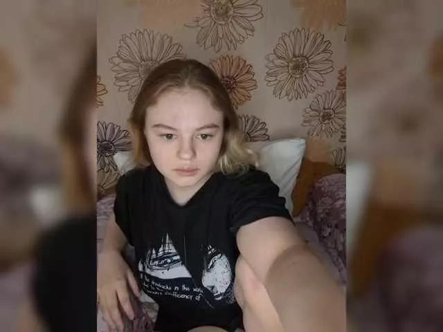 Discover our girls online shows and discover the company of countless livestreamers, with stunning shapes, sex toys and more.