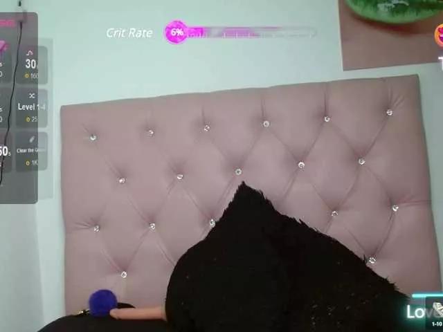 Discover our girls online shows and discover the company of countless livestreamers, with stunning shapes, sex toys and more.