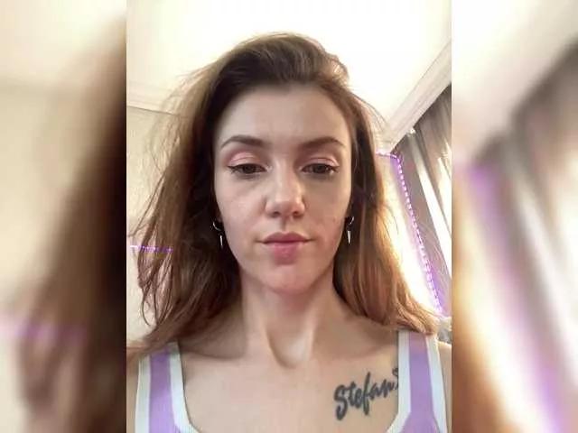 Discover our girls online shows and discover the company of countless livestreamers, with stunning shapes, sex toys and more.
