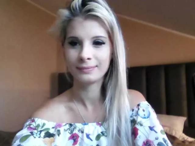 Discover our girls online shows and discover the company of countless livestreamers, with stunning shapes, sex toys and more.
