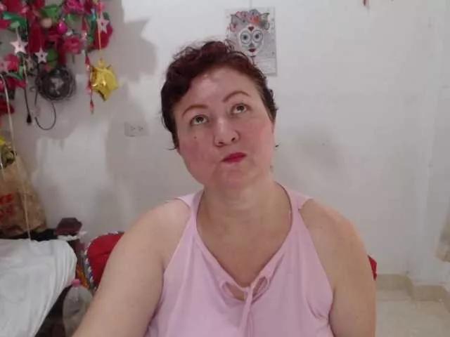Discover our girls online shows and discover the company of countless livestreamers, with stunning shapes, sex toys and more.