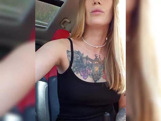 lana-lana03 from BongaCams
