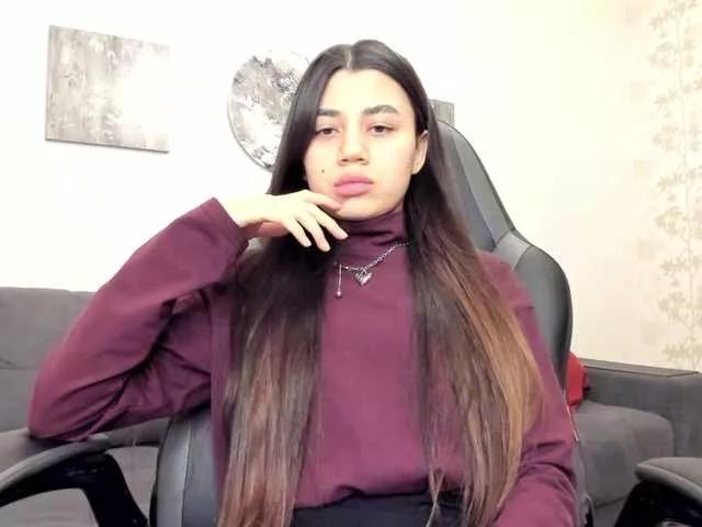 Discover our girls online shows and discover the company of countless livestreamers, with stunning shapes, sex toys and more.