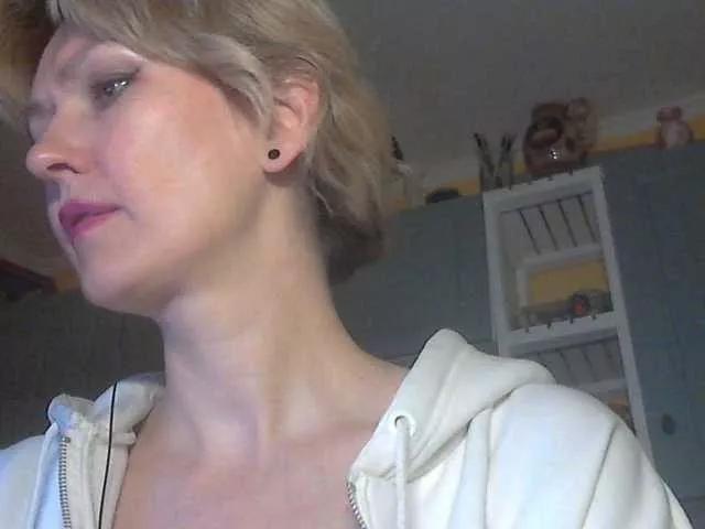 LaraEva from BongaCams