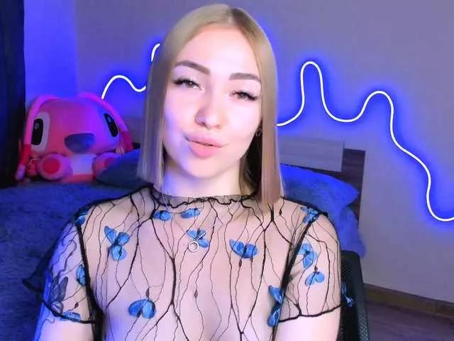 Discover our girls online shows and discover the company of countless livestreamers, with stunning shapes, sex toys and more.