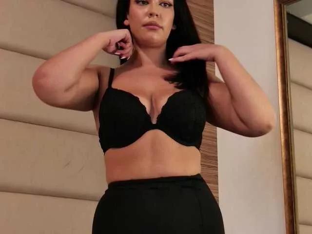 Discover our girls online shows and discover the company of countless livestreamers, with stunning shapes, sex toys and more.