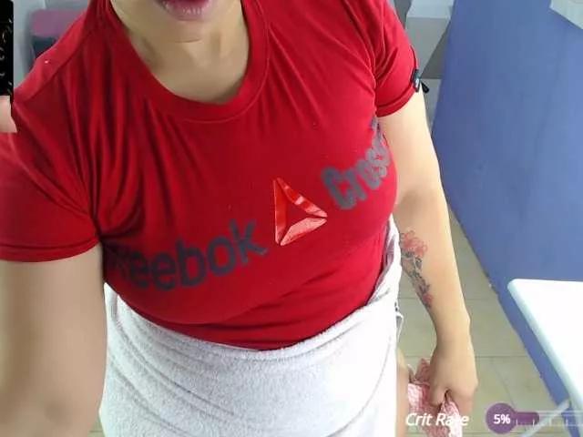 Discover our girls online shows and discover the company of countless livestreamers, with stunning shapes, sex toys and more.