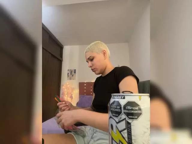 LauraR webcams show profile image 