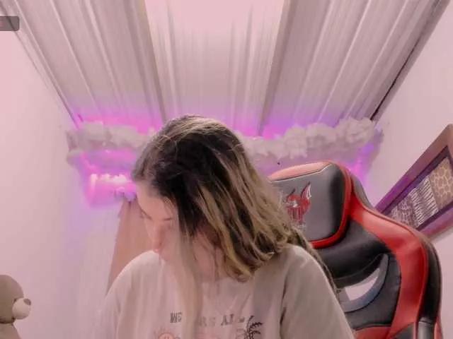 LauuuG from BongaCams
