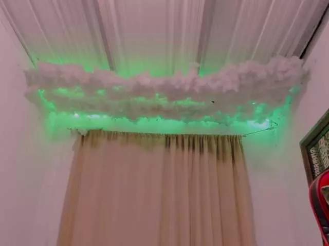 LauuuG from BongaCams