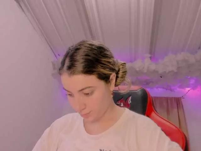 LauuuG from BongaCams