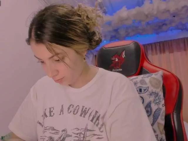 LauuuG from BongaCams