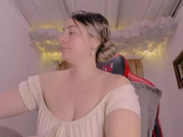 LauuuG from BongaCams