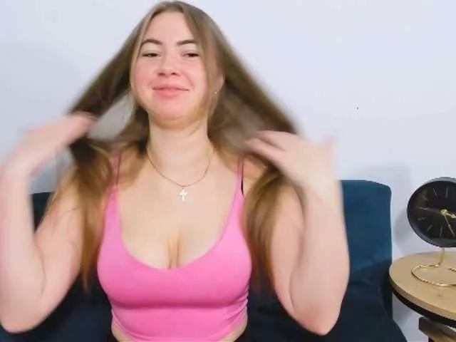 Discover our girls online shows and discover the company of countless livestreamers, with stunning shapes, sex toys and more.