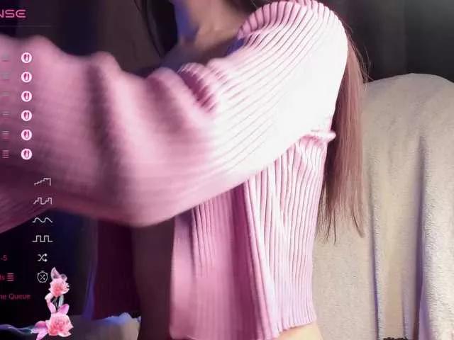 LeenyLipss from BongaCams