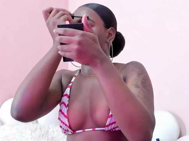 Discover our girls online shows and discover the company of countless livestreamers, with stunning shapes, sex toys and more.
