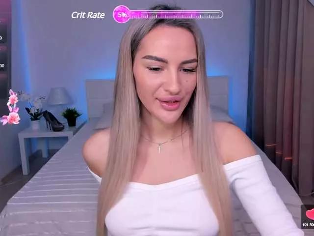 Discover our girls online shows and discover the company of countless livestreamers, with stunning shapes, sex toys and more.