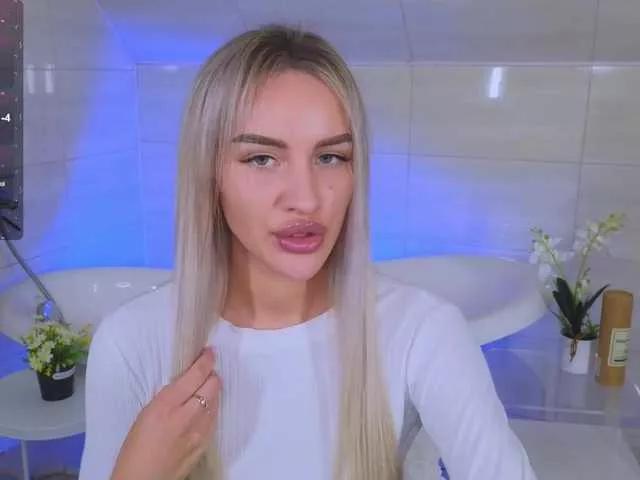 LeilaFlower from BongaCams