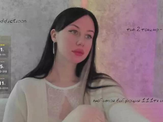 Discover our girls online shows and discover the company of countless livestreamers, with stunning shapes, sex toys and more.