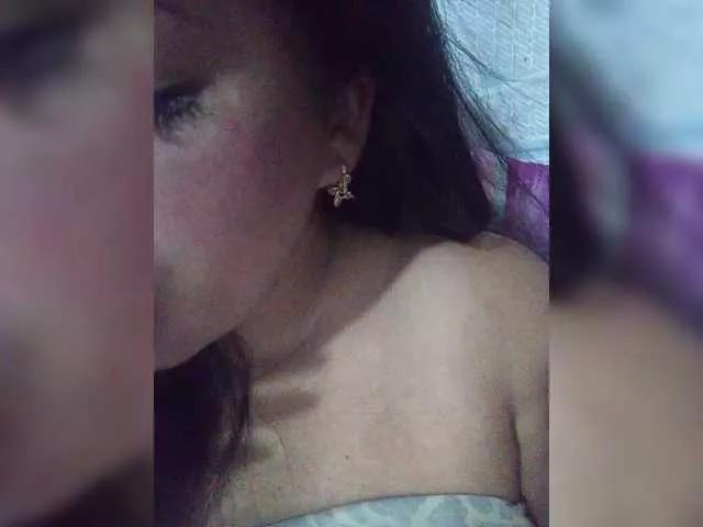 Letty33 from BongaCams