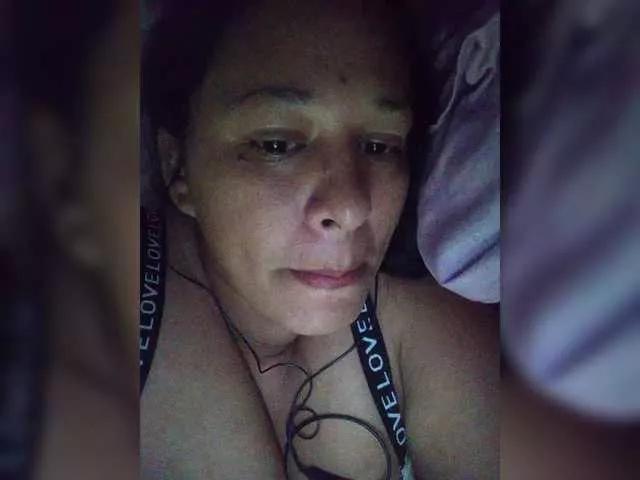 Letty33 from BongaCams