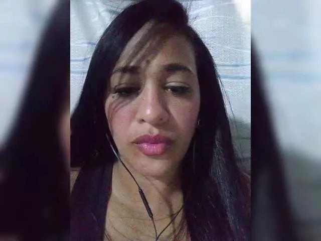 Letty33 from BongaCams