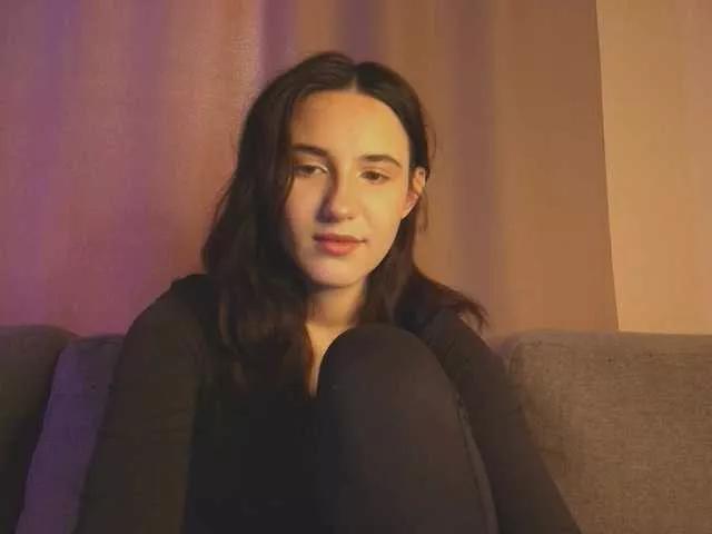 Discover our girls online shows and discover the company of countless livestreamers, with stunning shapes, sex toys and more.