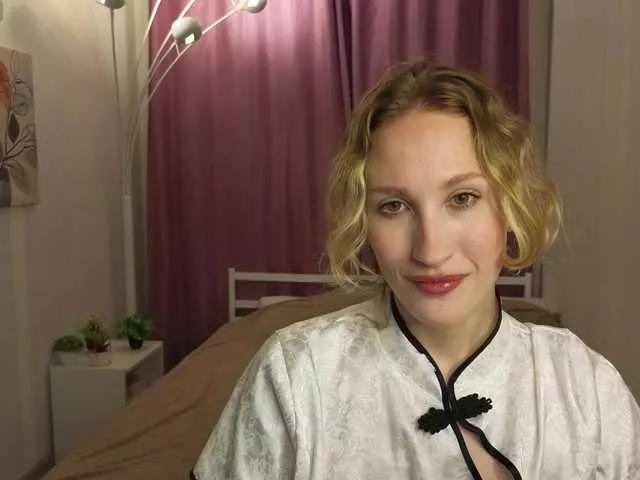 Discover our girls online shows and discover the company of countless livestreamers, with stunning shapes, sex toys and more.