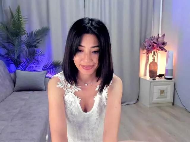 Discover our girls online shows and discover the company of countless livestreamers, with stunning shapes, sex toys and more.