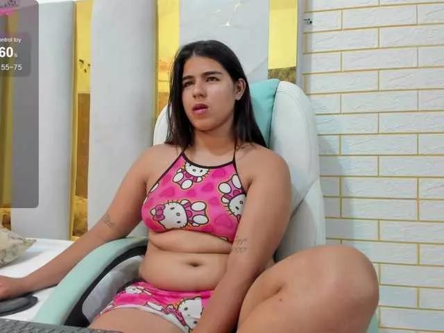 Discover our girls online shows and discover the company of countless livestreamers, with stunning shapes, sex toys and more.